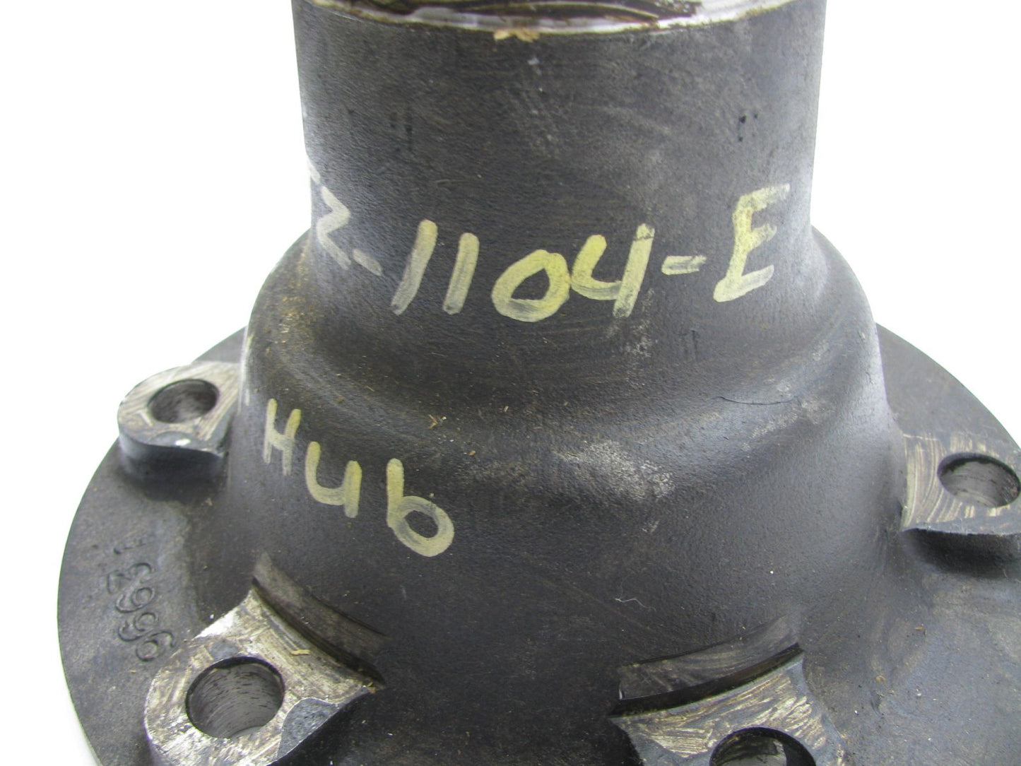 NEW - OUT OF BOX - OEM Ford D0TZ-1104-E Front Axle Hub 1970 Truck Type 2