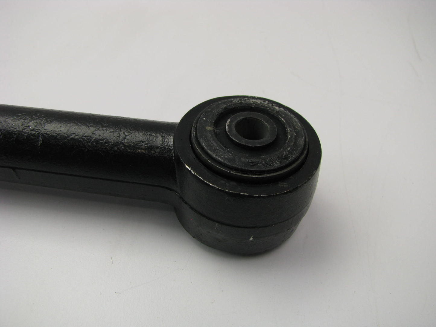 NEW - OUT OF BOX - D1174 Front Suspension Track Bar