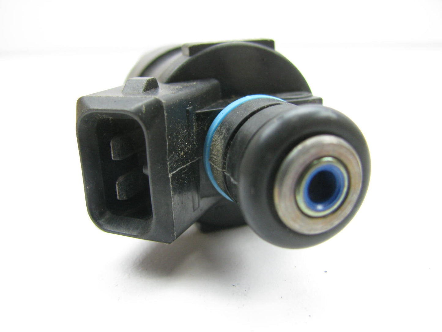 NEW - OUT OF BOX - D1810BA Fuel Injector 1986-1988 GM Chevy 5.7L TPI V8