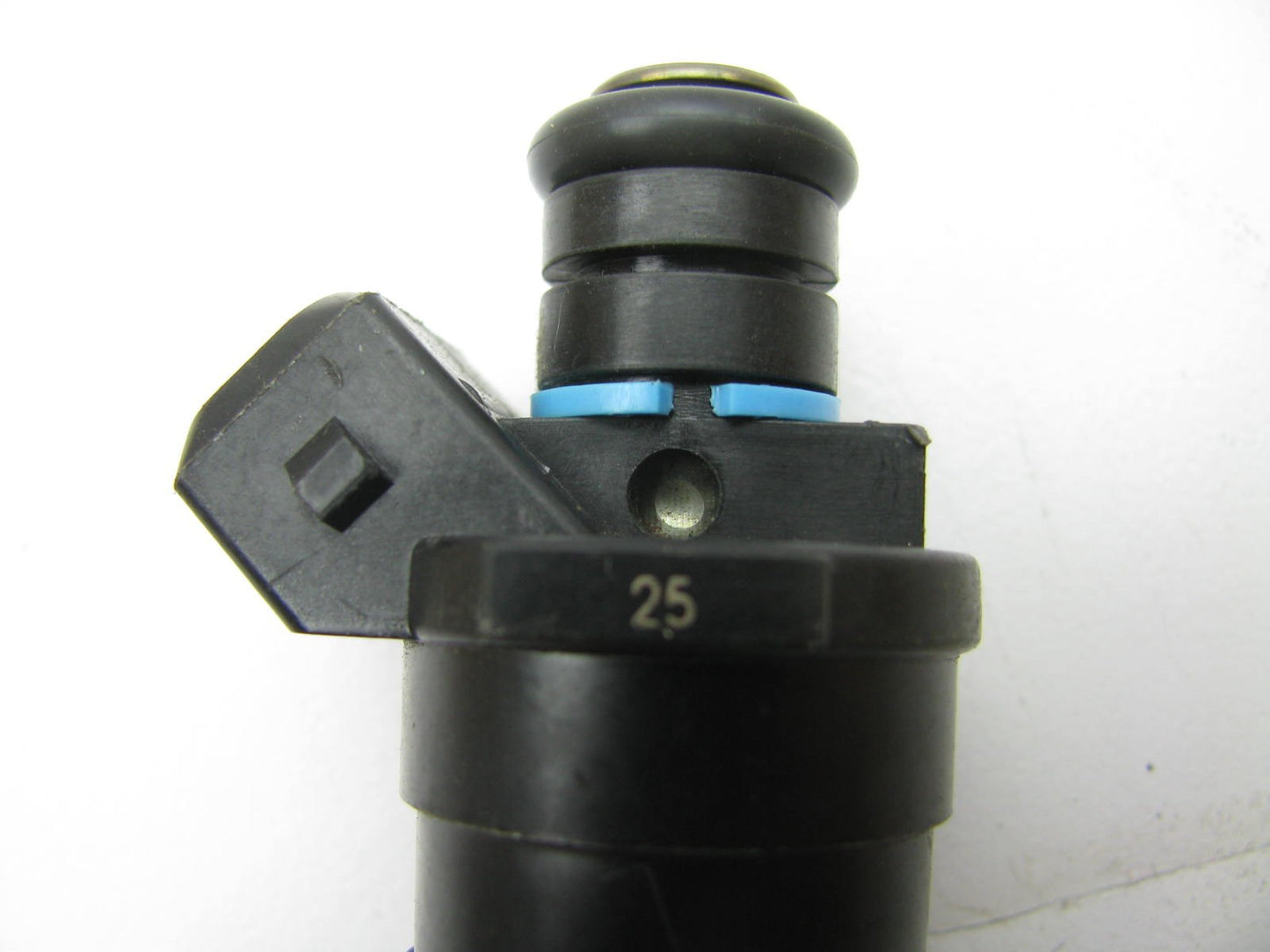 NEW - OUT OF BOX - D1810BA Fuel Injector 1986-1988 GM Chevy 5.7L TPI V8