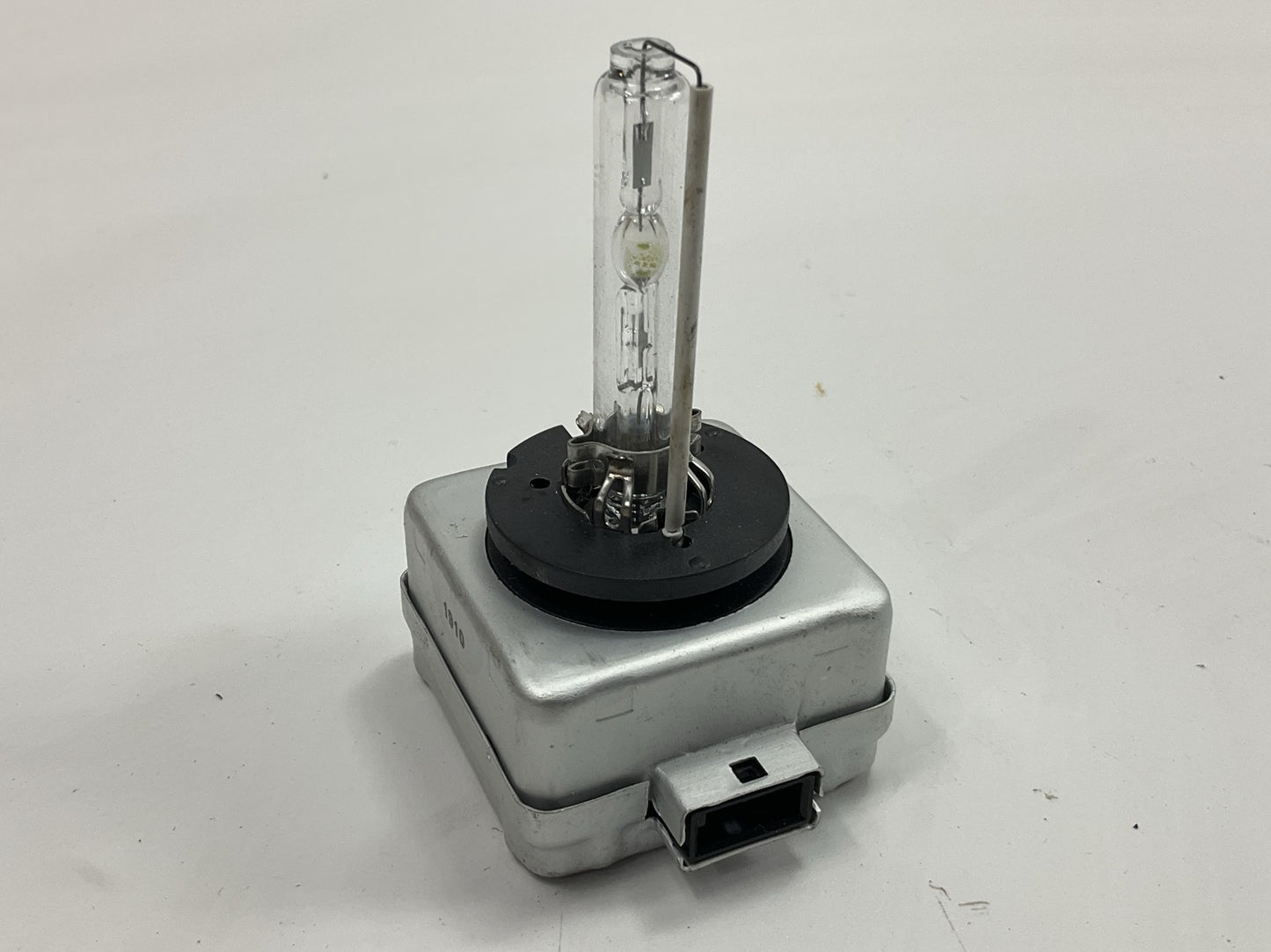 NEW - OUT OF BOX D1S 4300K Xenon HID Headlamp Light Bulb - MADE IN GERMANY