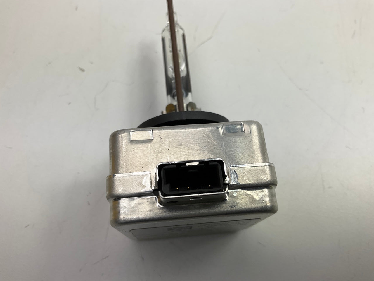 NEW OUT OF BOX - D3SC1 HID Head Lamp Light Bulb 35W 42V - High Beam / Low Beam