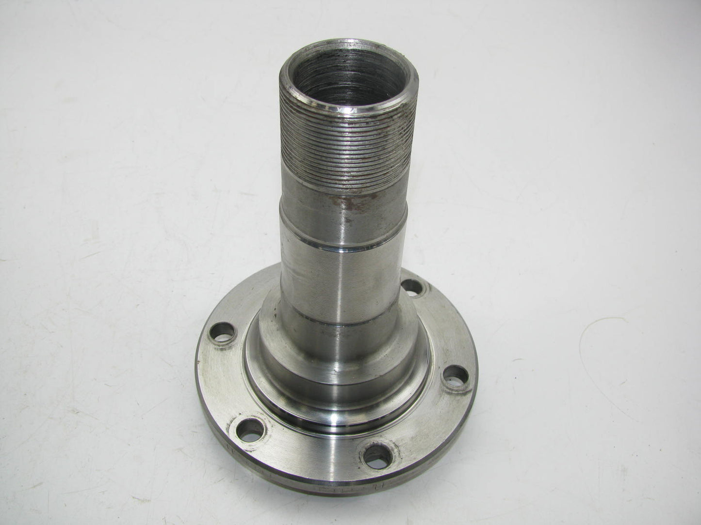 NEW - OUT OF BOX FORD D3TZ-3105-G Front Right Wheel Spindle 1975-1983 7M Axle