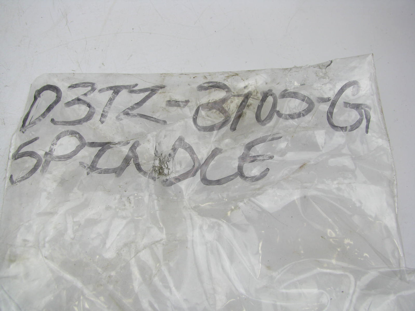 NEW - OUT OF BOX FORD D3TZ-3105-G Front Right Wheel Spindle 1975-1983 7M Axle