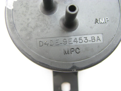 NEW - Out Of Box D4DE-9E453-BA Engine Vacuum Reservoir - D4DZ9E453B D4DZ9E453C