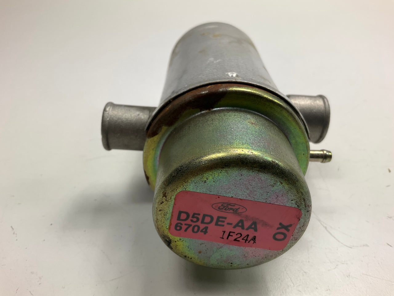 SURFACE RUST, SEE PHOTOS - OEM Ford Motorcraft D5DE-AA Air Bypass Diverter Valve