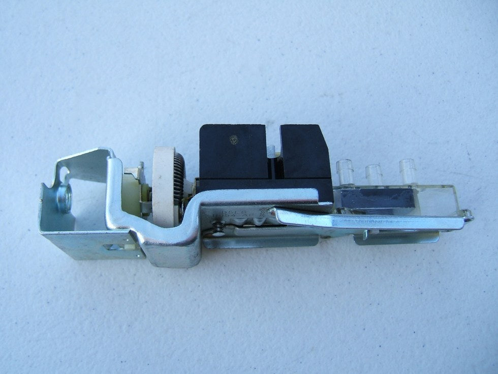 NEW - OUT OF BOX FORD D5LB-11654-AB Headlamp Switch 1975-76 Mark IV 77-79 Mark V