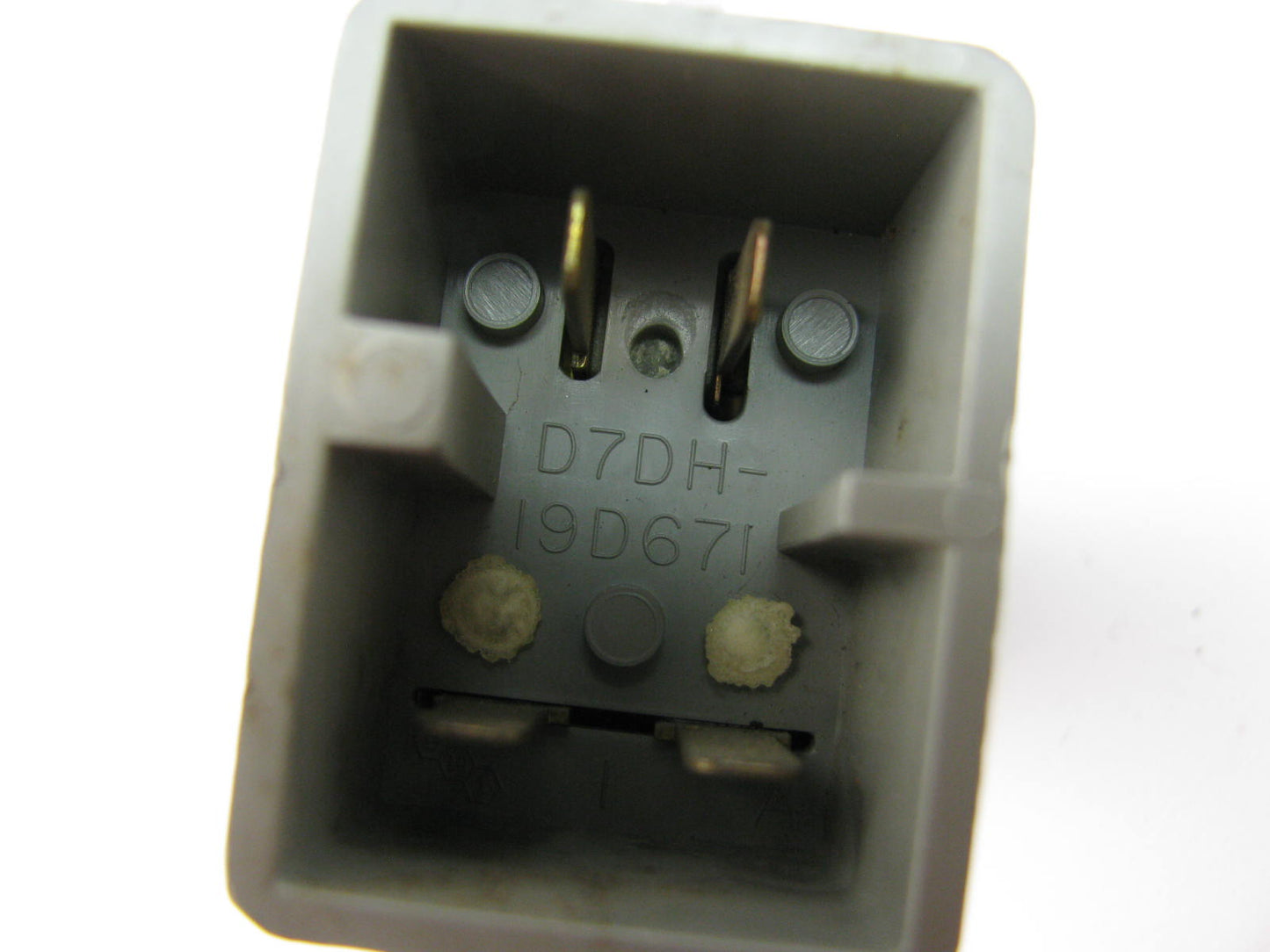 NEW - OUT OF BOX - OEM Ford D7DH-19D671 ATC A/C Vacuum Relay Valve