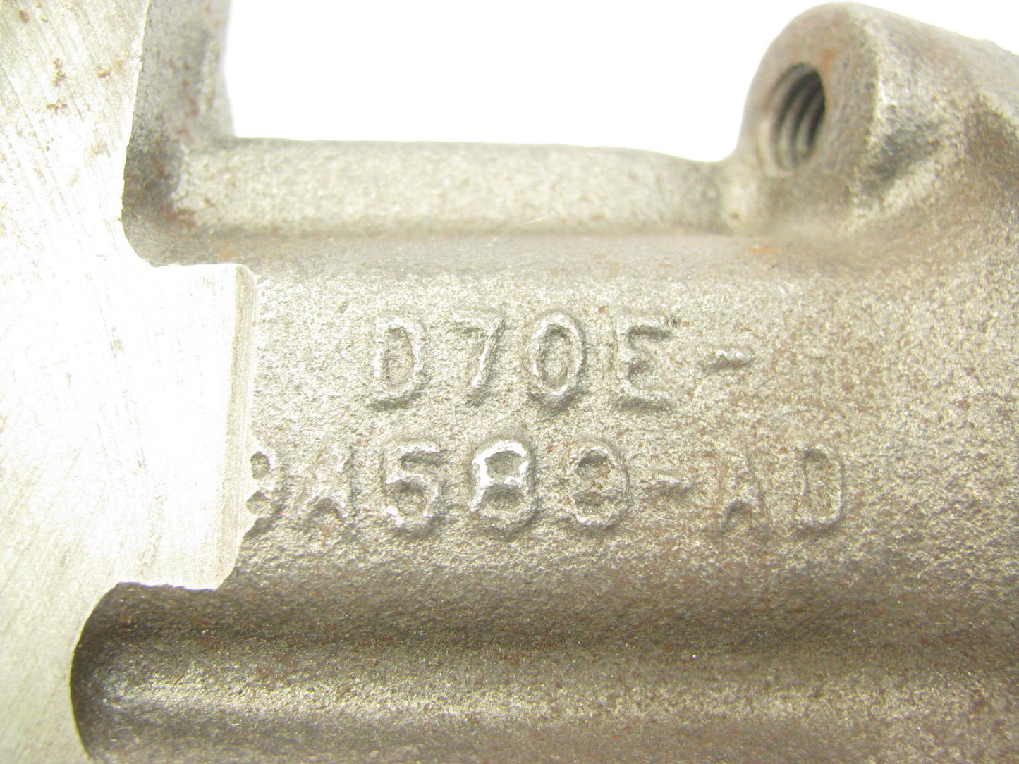 NEW OUT OF BOX OEM Ford D7OE-9A589-AD Carburetor Spacer 77-80 302, 81-85 351 V8