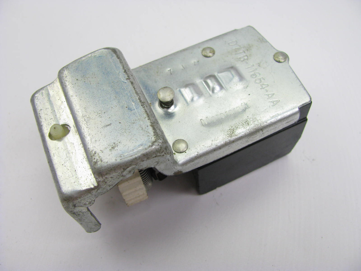 NEW - OUT OF BOX FORD D7TB-11654-AA Headlamp Headlight Switch - D7TZ-11654-A