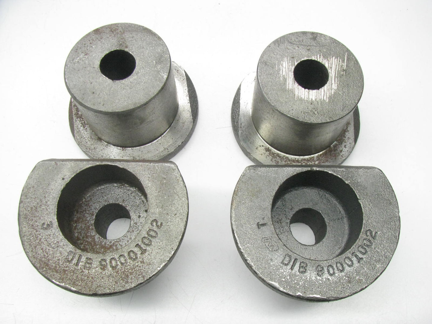 NEW - OUT OF BOX D8HZ-5872-B Rear Support Beam Center Bushing Kit 1978-90 CLT900