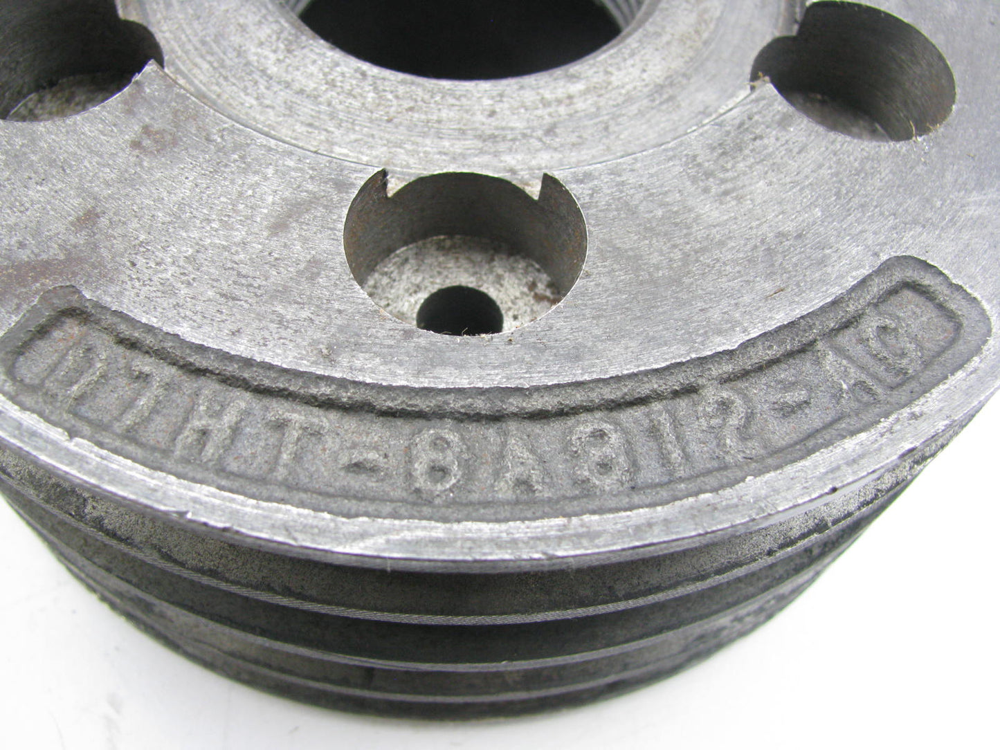 NEW - OUT OF BOX FORD D8HZ-6A312-A Crankshaft Pulley 1978-1979 C-C700/800 3208