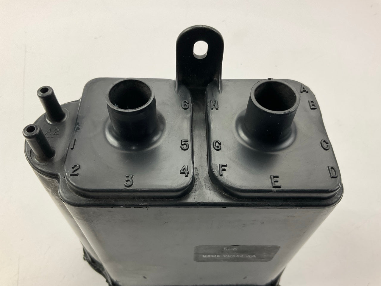 NEW - UNBOXED - OEM FORD D8OE-9D653-AA Charcoal Fuel Vapor Canister