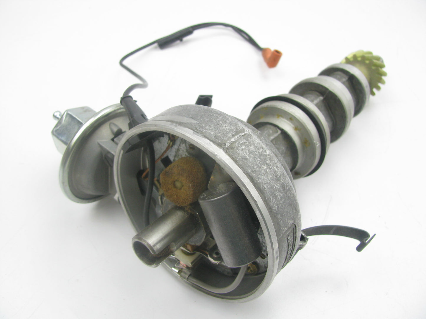 MATCH CASTING # D8TE-12127-HA - NOS OEM Ford D8TE-12127-HA Distributor