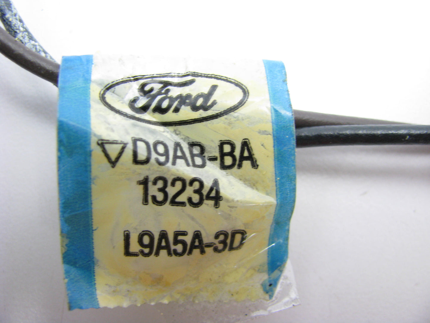 NEW - OUT OF BOX FORD D9AB-13234-BA Parking Lamp Socket And Wiring 1979-1989 LTD