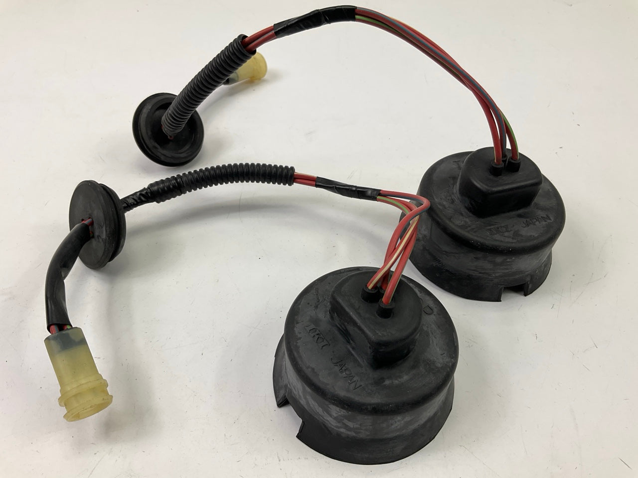 (2) Vintage Headlight Head Lamp 3-Prong Connectors W/ Rubber Boots For Datsun