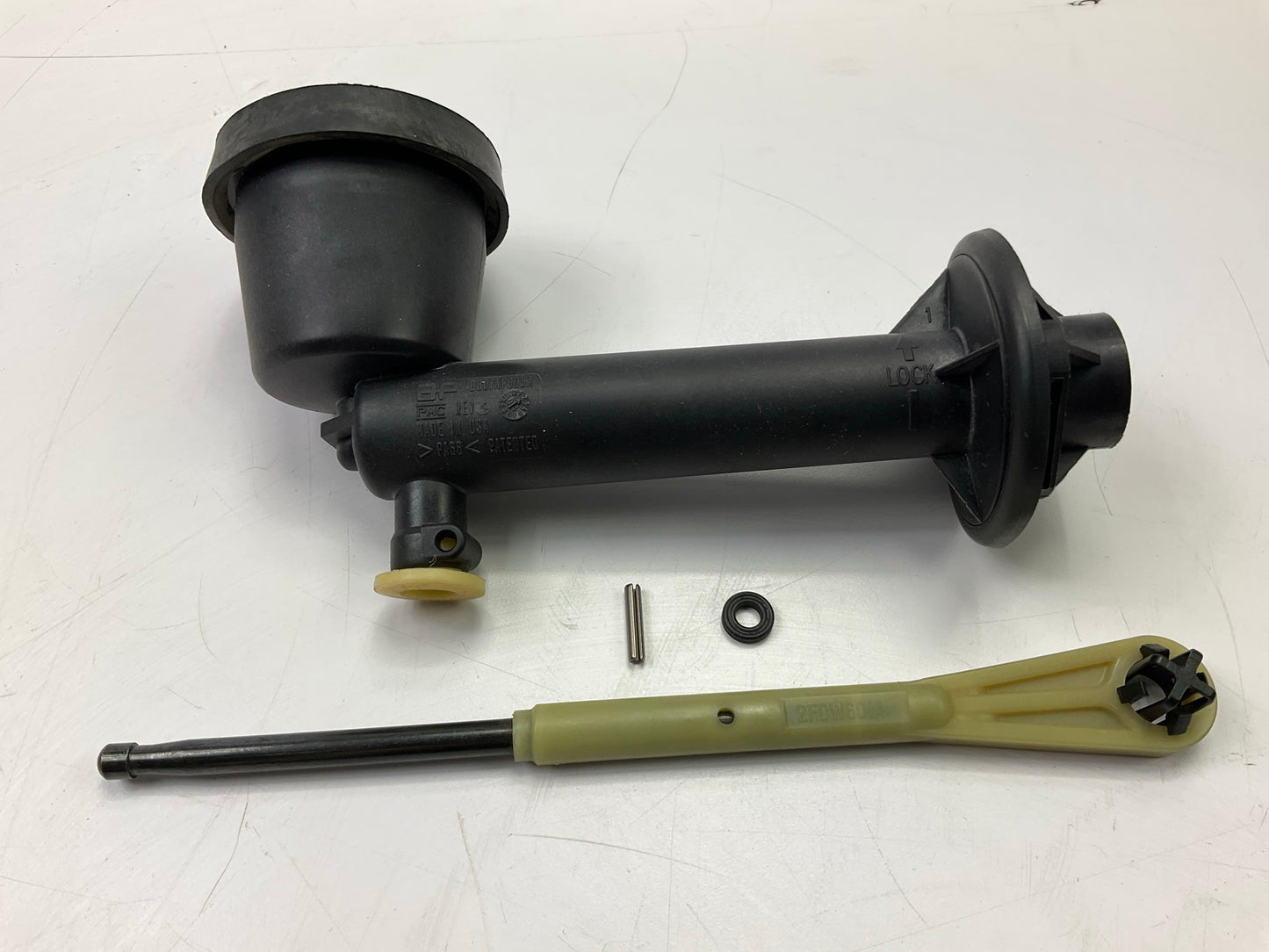 NEW - OUT OF BOX DB07AF605A Clutch Master Cylinder