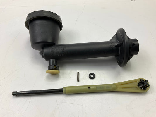 NEW - OUT OF BOX DB07AF605A Clutch Master Cylinder