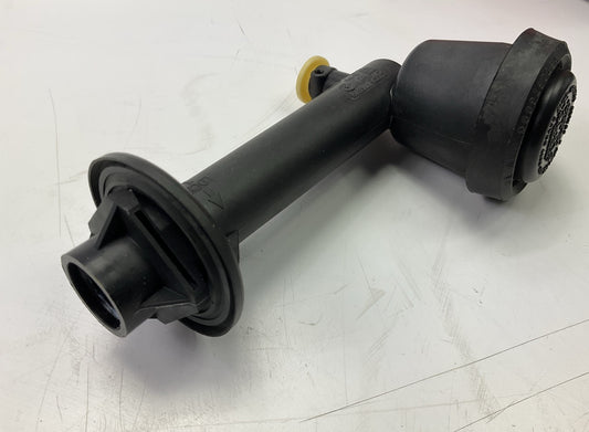 NEW - OUT OF BOX DB07AF605A Clutch Master Cylinder
