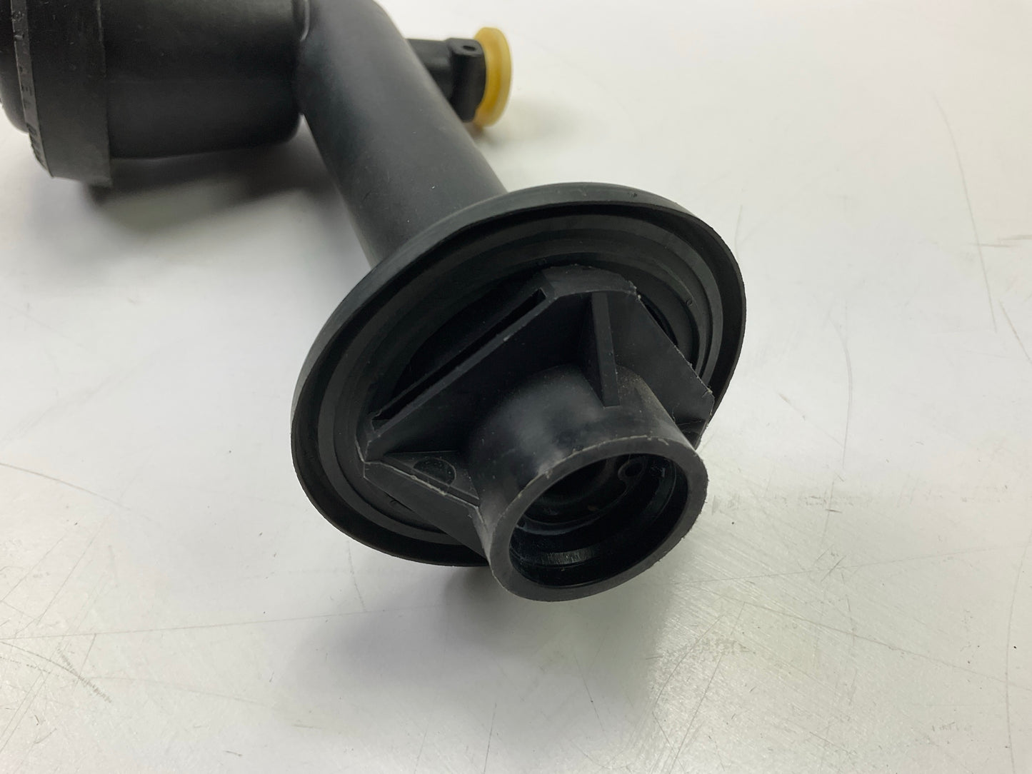 NEW - OUT OF BOX DB07AF605A Clutch Master Cylinder