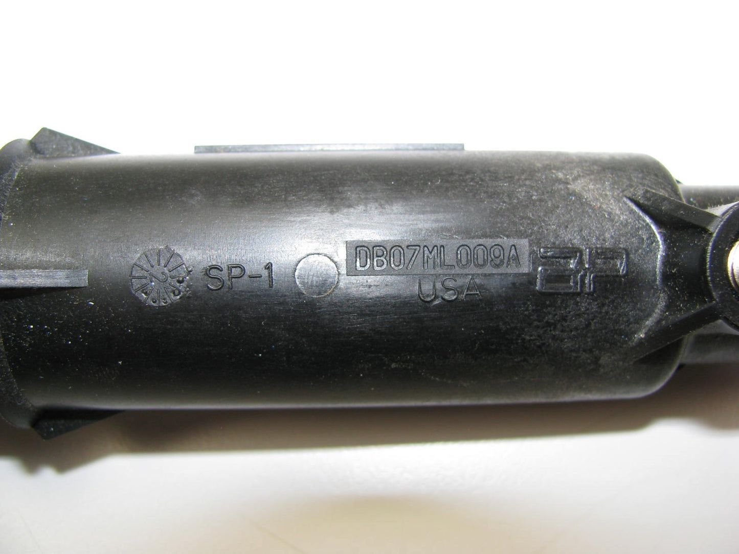 NEW - OUT OF BOX - OEM Ford DB07ML009A Clutch Slave Cylinder E3TZ-7A564-D