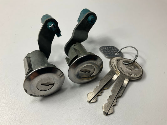 NEW - OUT OF BOX - DL-17 Chrome Door Lock Kit With Keys