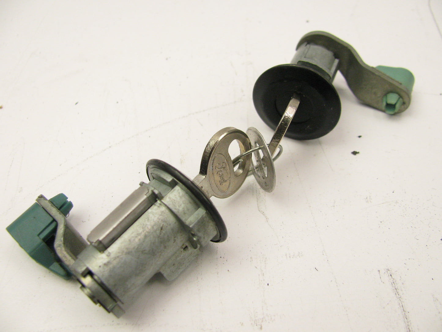 NEW - OUT OF BOX DL1520 Front Door Lock Cylinder & Key Set