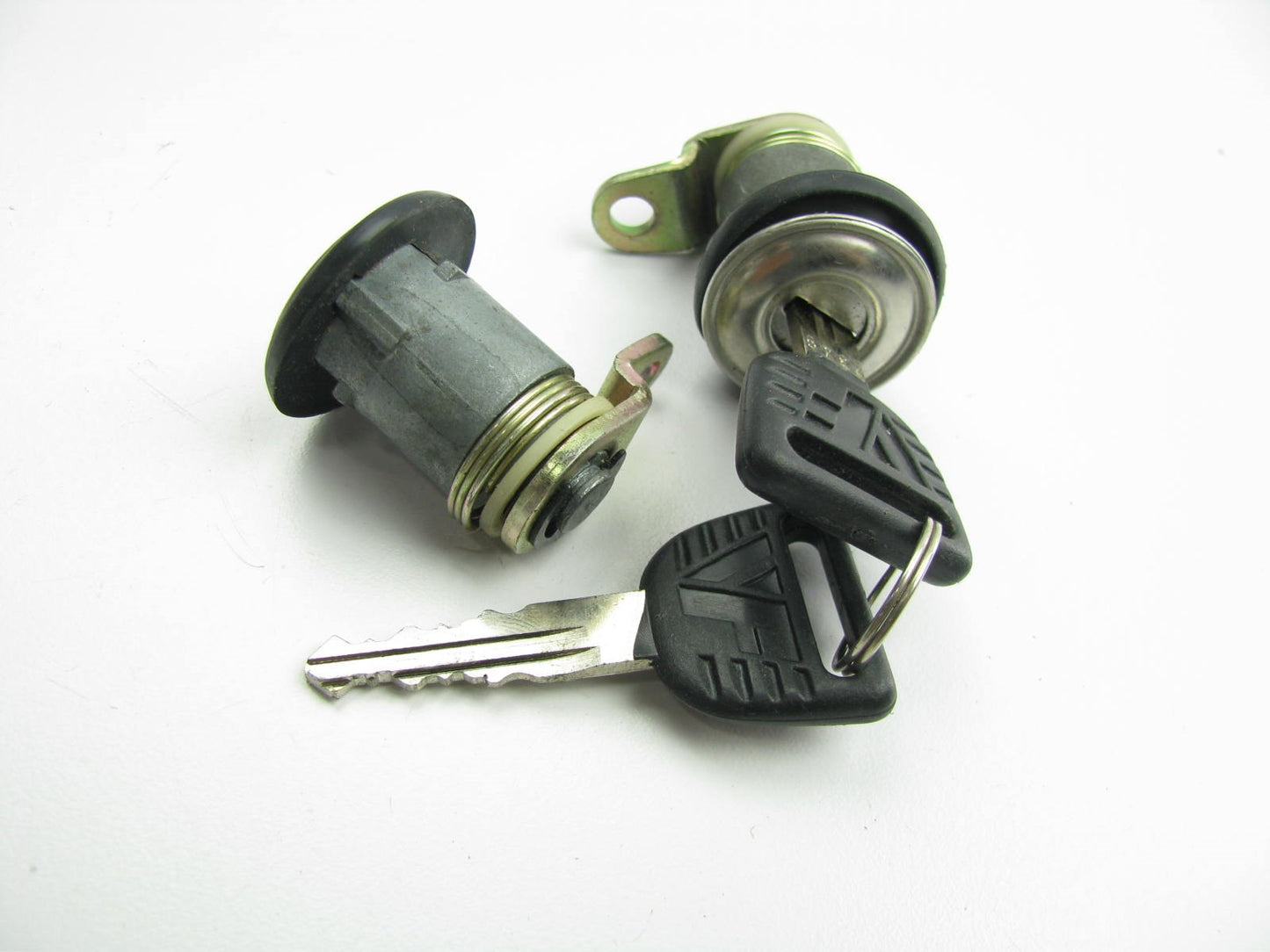 New Bulk Packed DL29 RH/LH Door Lock Cylinder Tumbers W/kyes For 76-81 Accord