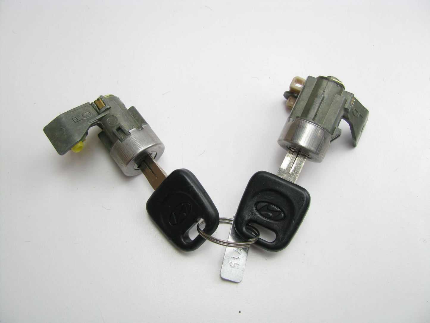 New OUT OF BOX Door Lock Set W/ 2 Keys For 89-94 Hyundai Sonata DL39