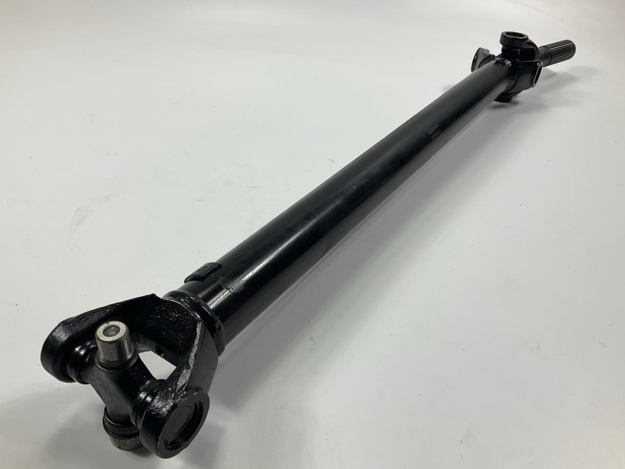 NEW - UNBOXED - AFTERMARKET DS59518-C Front Driveshaft Assembly