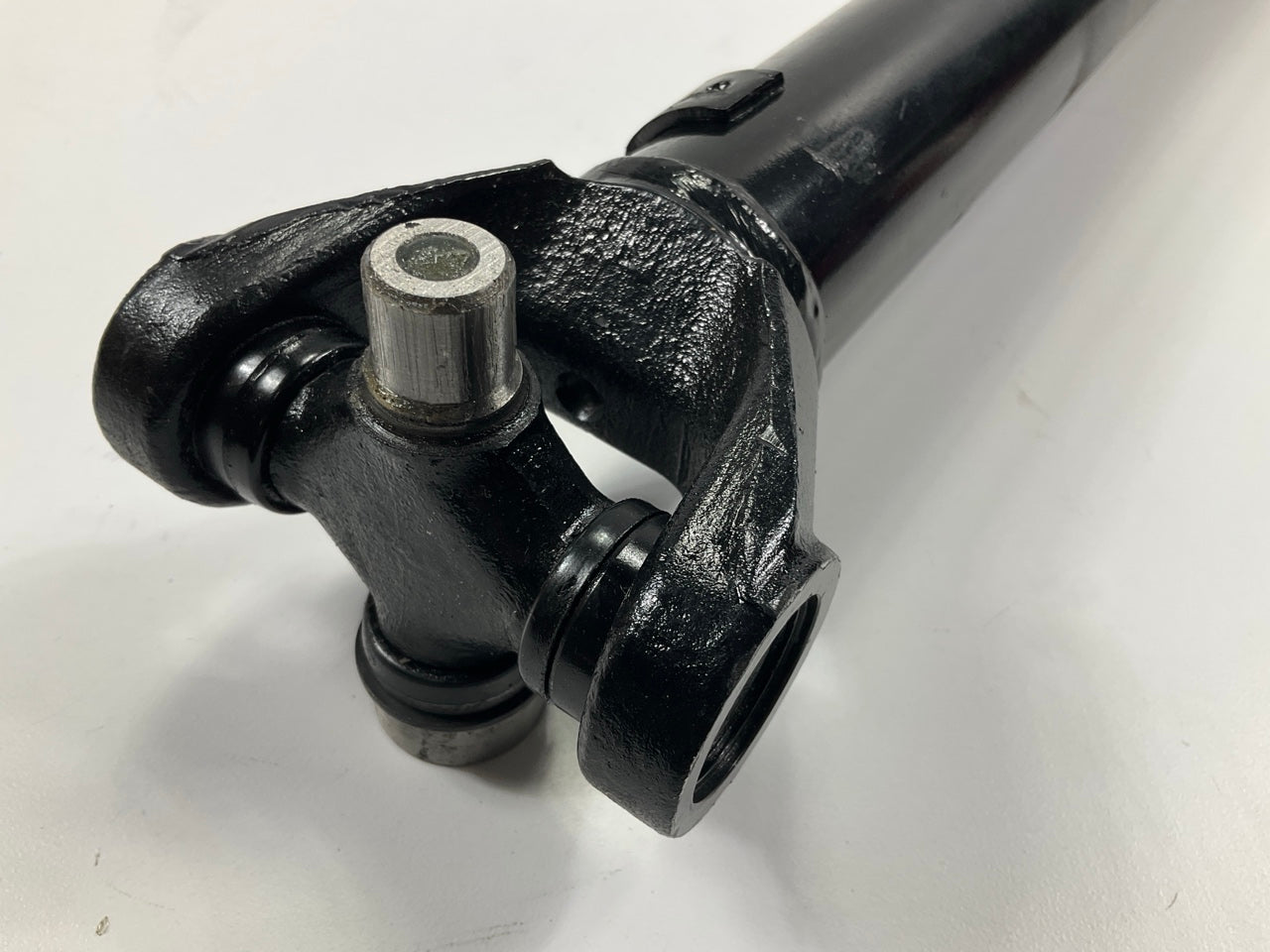 NEW - UNBOXED - AFTERMARKET DS59518-C Front Driveshaft Assembly