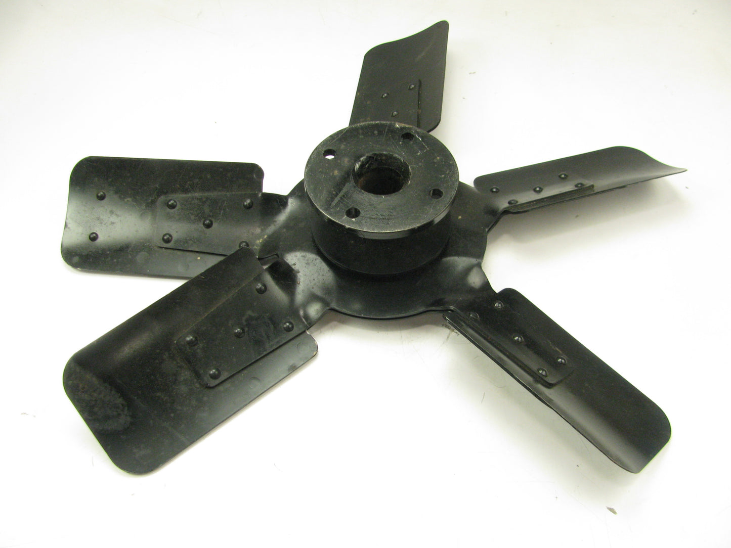 NEW - OUT OF BOX  - OEM Ford E0HT-KA Fan Blade