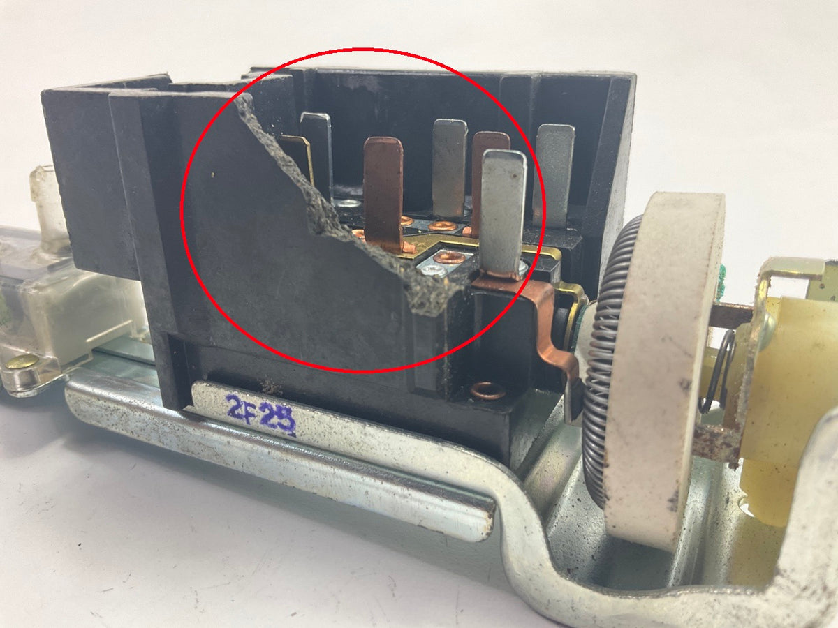 BROKEN CONNECTOR - OUT OF BOX E0SB-11654-CC Headlight Headlamp Switch