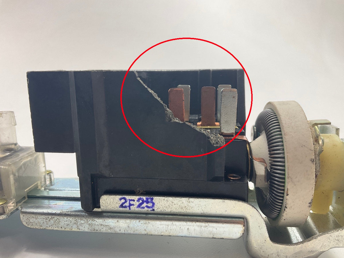 BROKEN CONNECTOR - OUT OF BOX E0SB-11654-CC Headlight Headlamp Switch