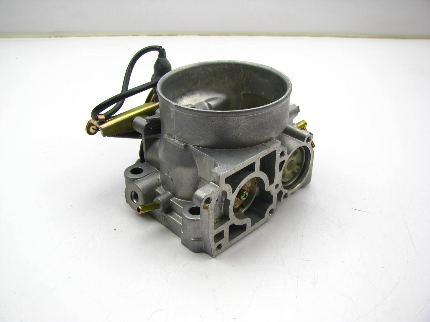 NEW - OUT OF BOX - E0T30 Throttle Body - 1990-1992 Ford Mazda 2.2L NON-TURBO M/T