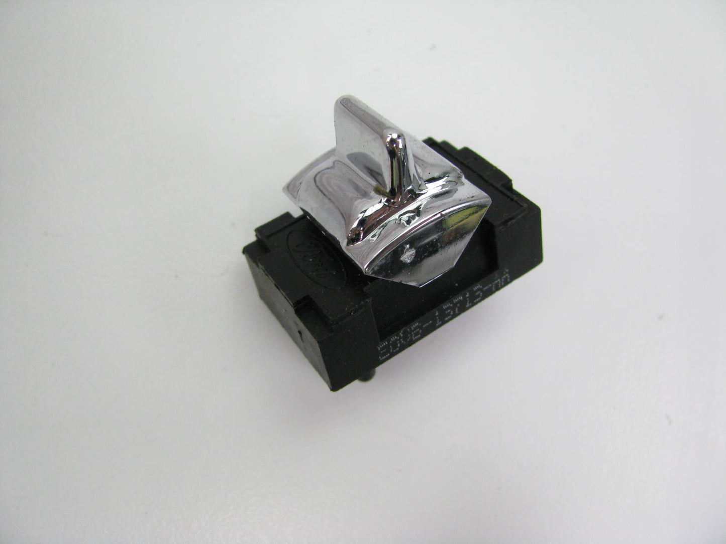 NEW - OUT OF BOX FORD E0VB-13713-AA Reading Lamp Switch 1980-94 Lincoln Town Car