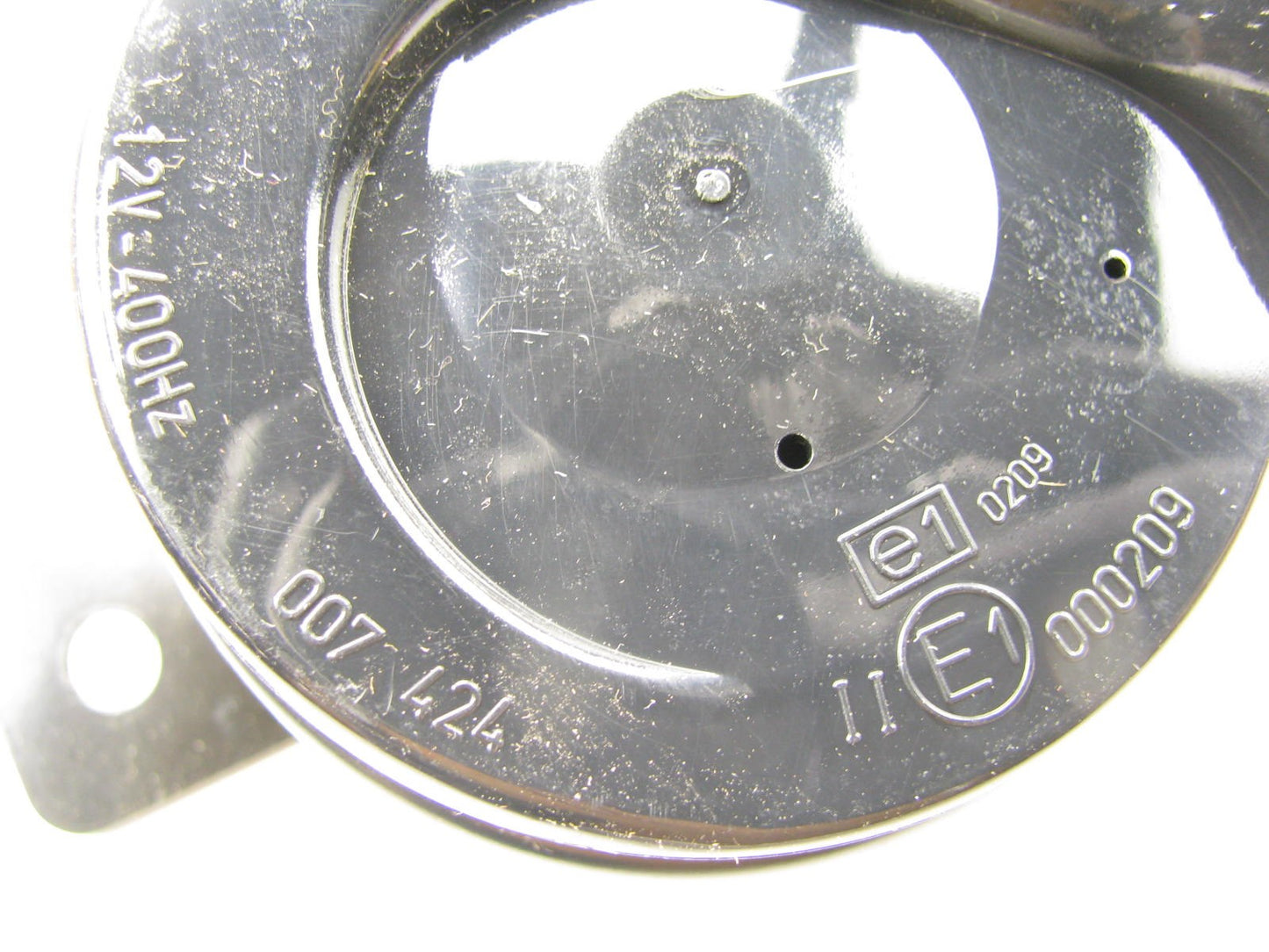 NEW - OUT OF BOX - Hella E1000209 UNIVERSAL Horn 12V 400Hz 007242 007-424-655
