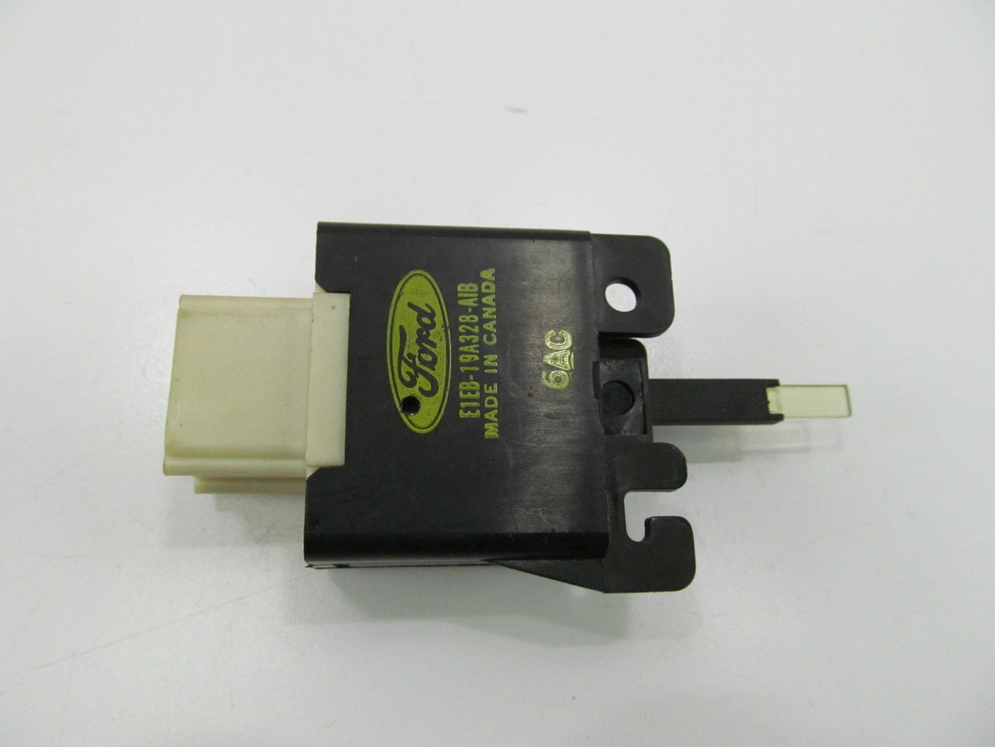 NEW - OUT OF BOX FORD E1EB-19A328-A1B Rear Window Defroster Defogger Switch