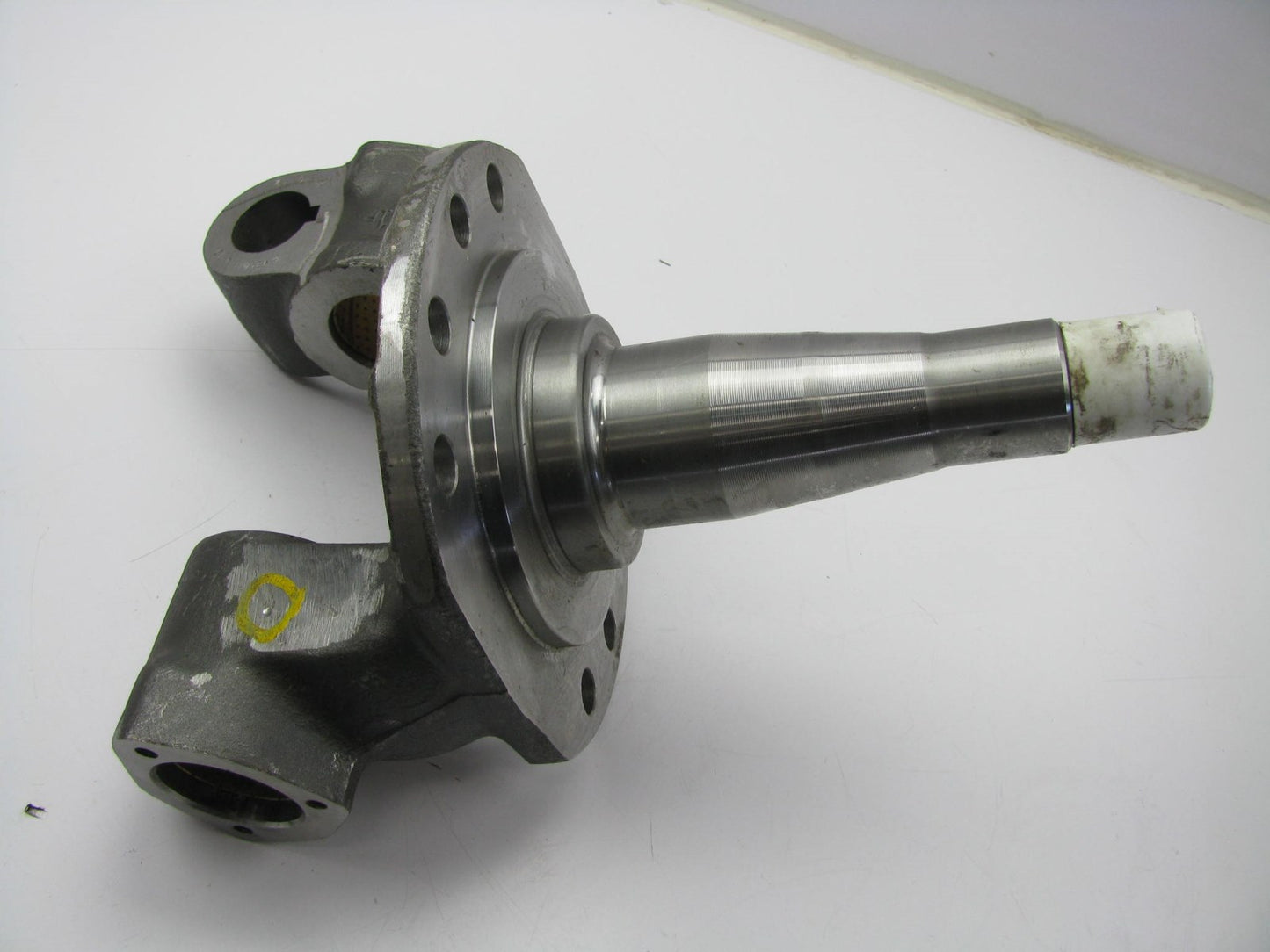 NEW OUT OF BOX OEM Ford E1HT-3105-EA Right Passengers Spindle 1981 Heavy Truck
