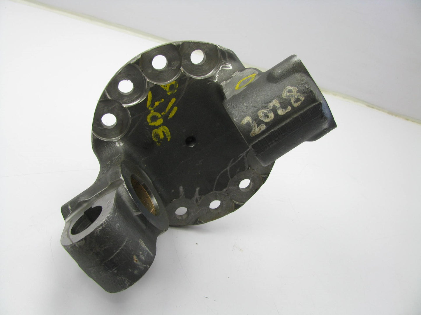 NEW OUT OF BOX OEM Ford E1HT-3105-EA Right Passengers Spindle 1981 Heavy Truck