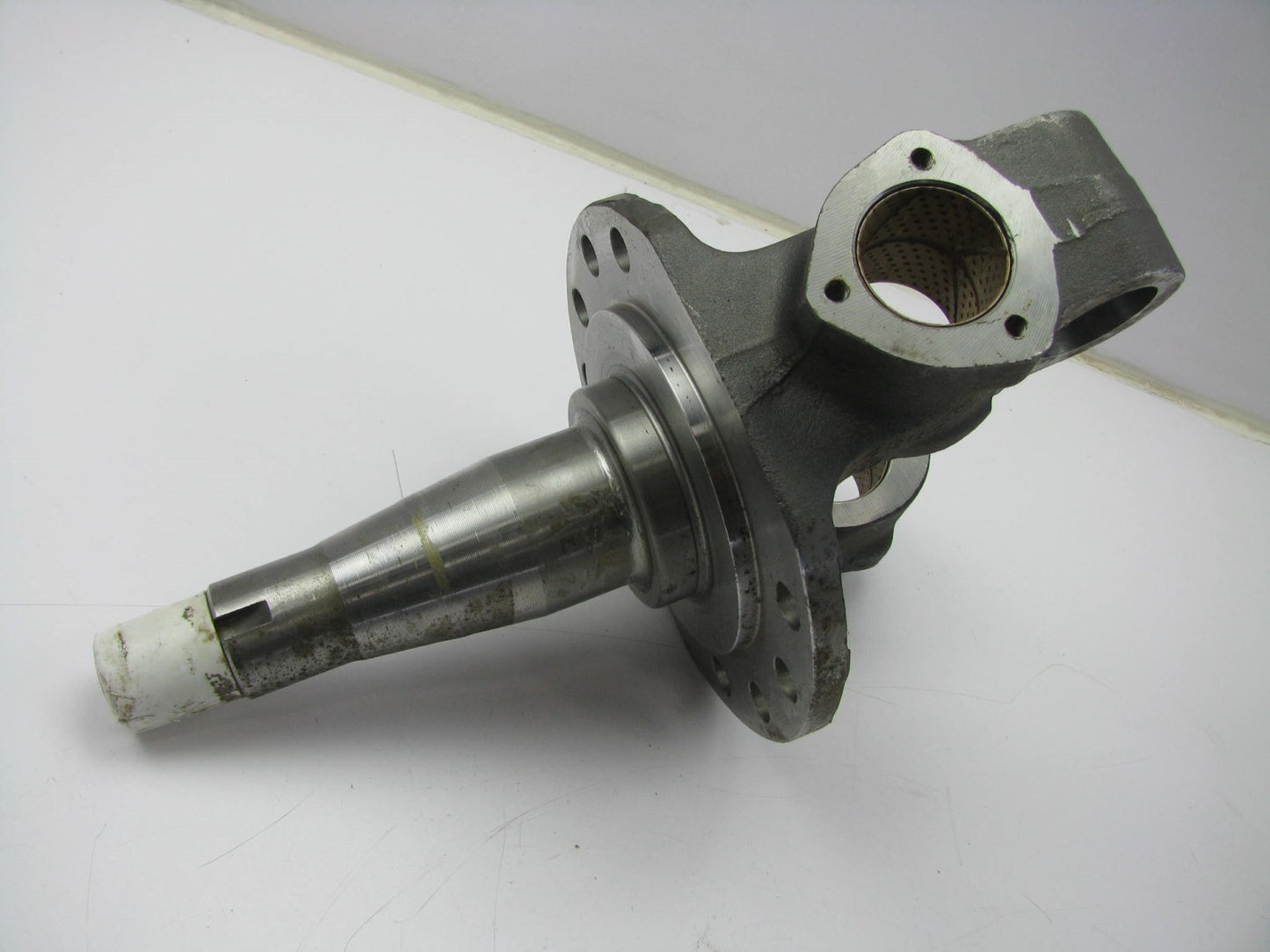 NEW OUT OF BOX OEM Ford E1HT-3105-EA Right Passengers Spindle 1981 Heavy Truck