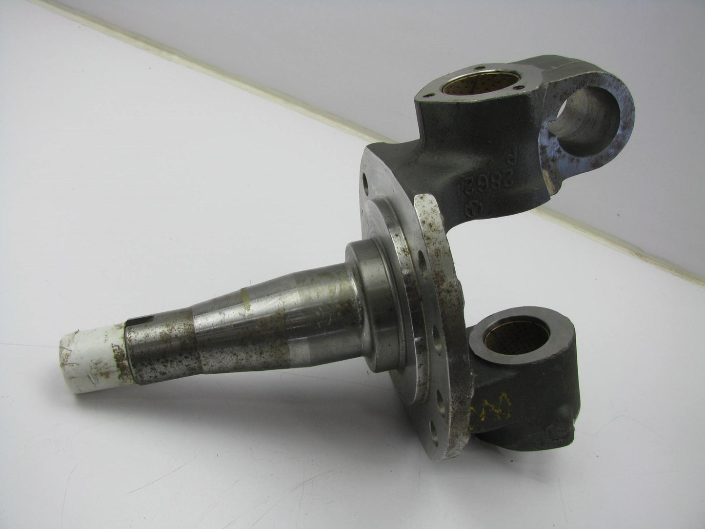 NEW OUT OF BOX OEM Ford E1HT-3105-EA Right Passengers Spindle 1981 Heavy Truck