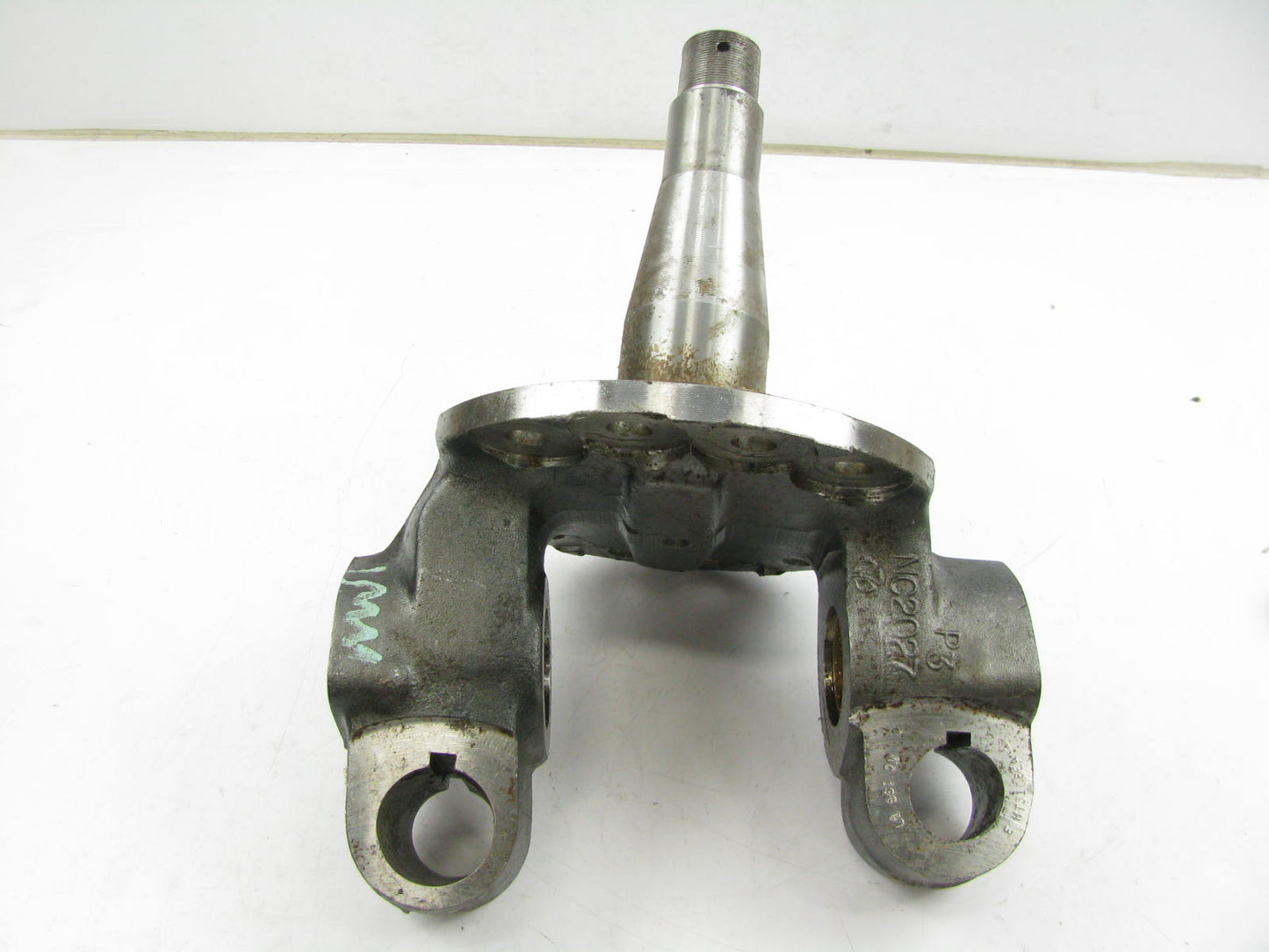 NEW - OUT OF BOX FORD E1HT-3106E-A Front Left Spindle 1975-82 L-Series 12M Axle