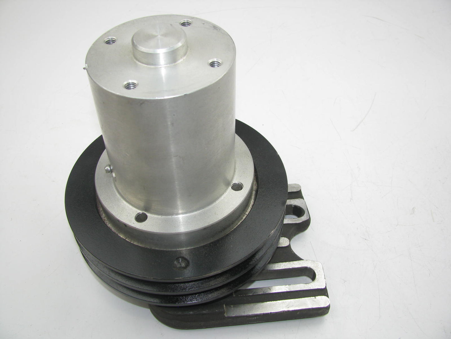 NEW - OUT OF BOX E1HT-8625-CA Cooling Fan Pulley & Bracket 75 LNT-LT-LTS800