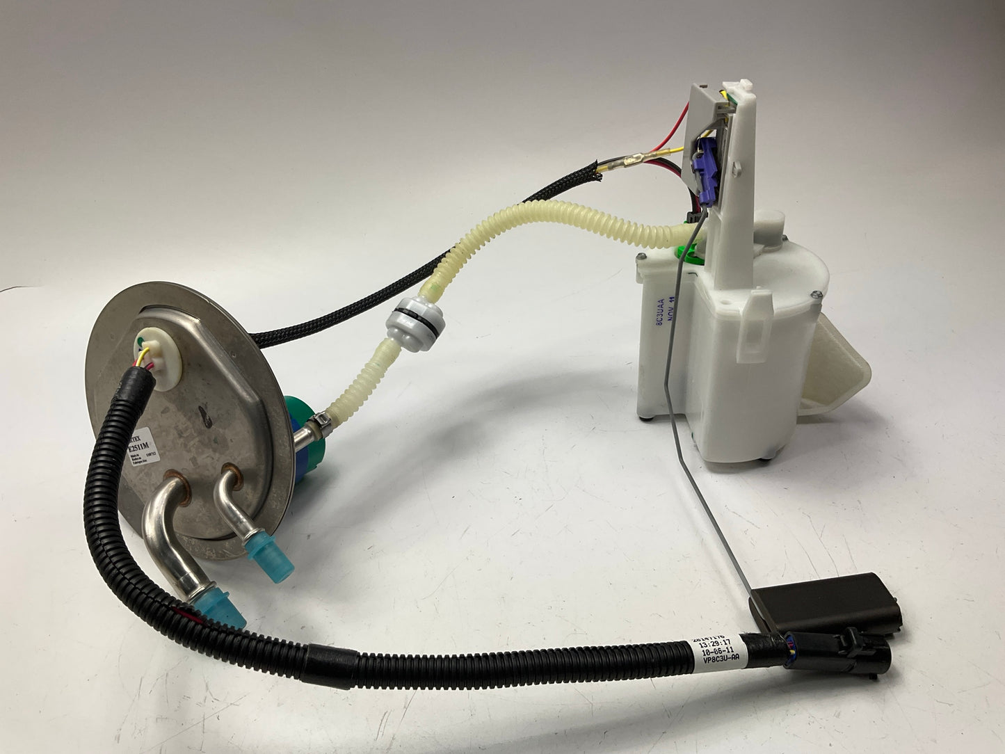 NEW - OUT OF BOX E2511M Fuel Pump Module 2008-2010 Ford F-250 F-350 Midship GAS