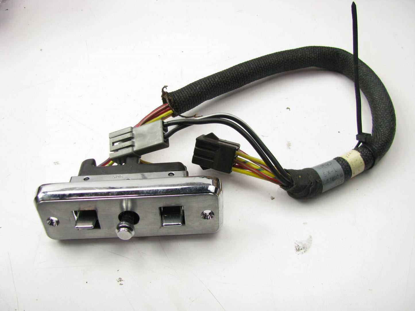 NEW - OUT OF BOX E2AB-14B692-AA LH Power Seat Adjust Switch 82-91 LTD Crown Vic