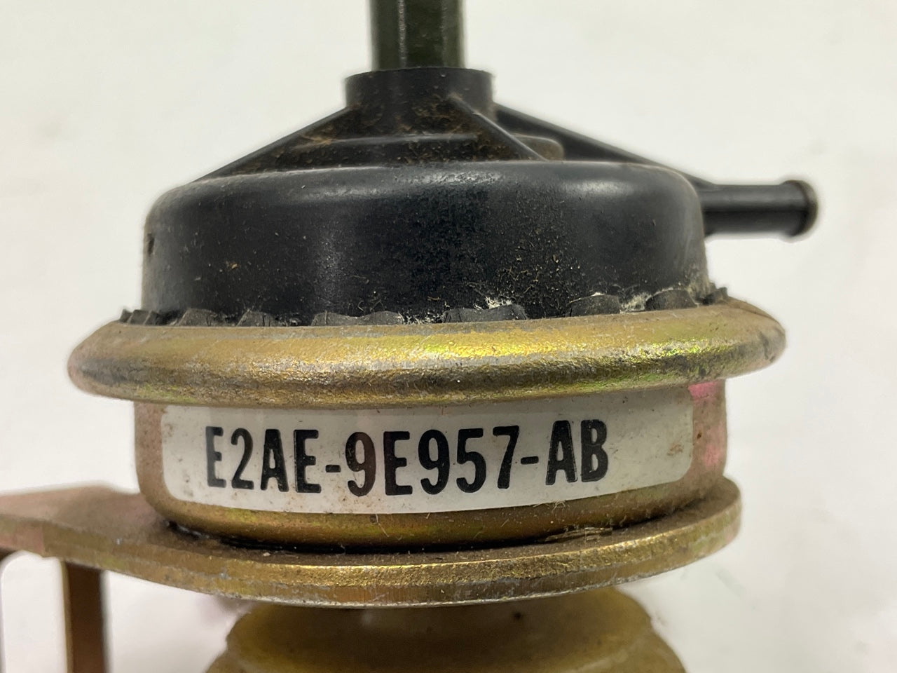NEW - UNBOXED - OEM Ford E2AE-9E957-AB Carburetor Dash Pot Dashpot Solenoid
