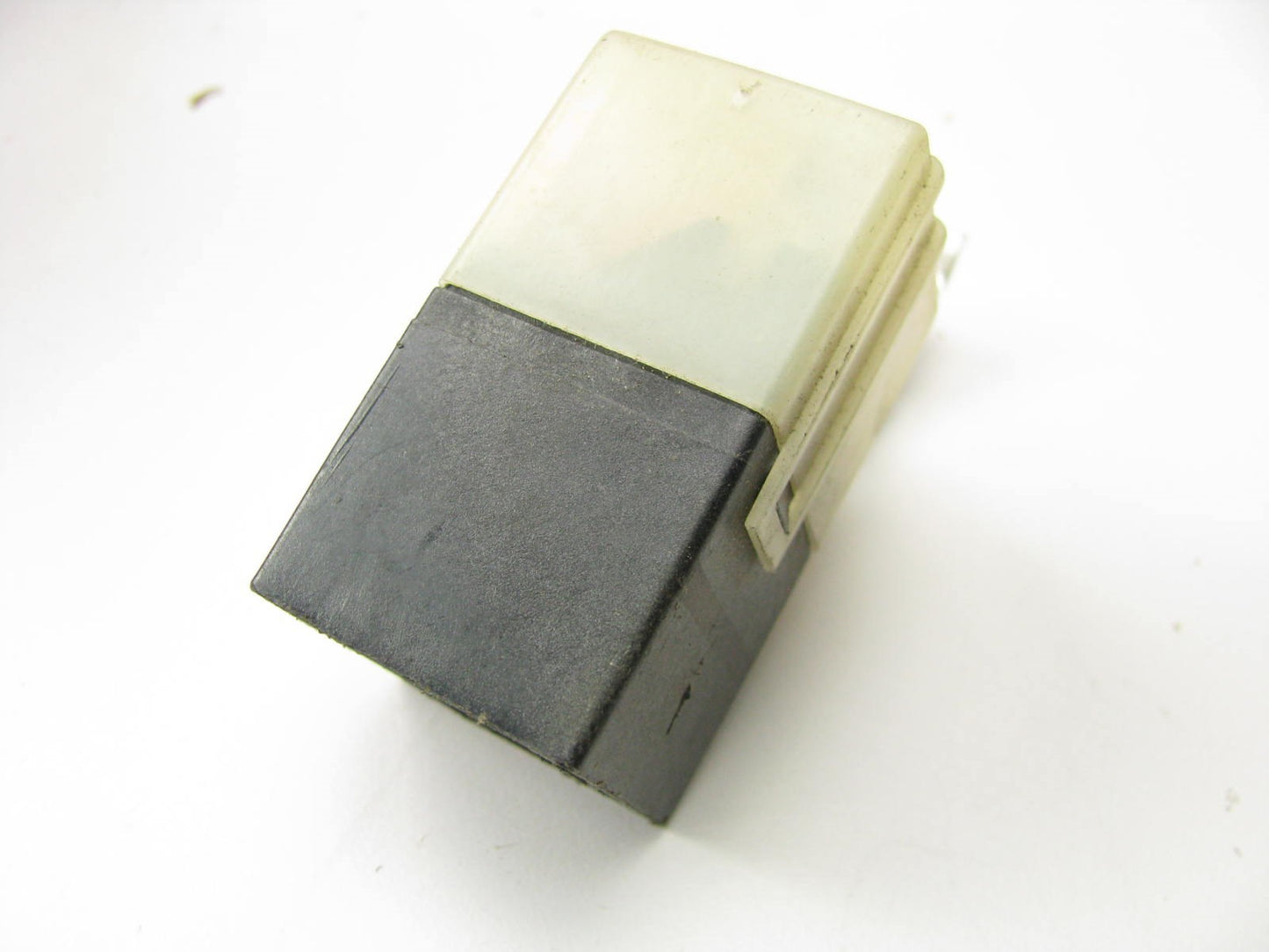 NEW - OUT OF BOX - OEM Ford E2EB-19D572-AA Air Conditioner A/C Compressor Relay