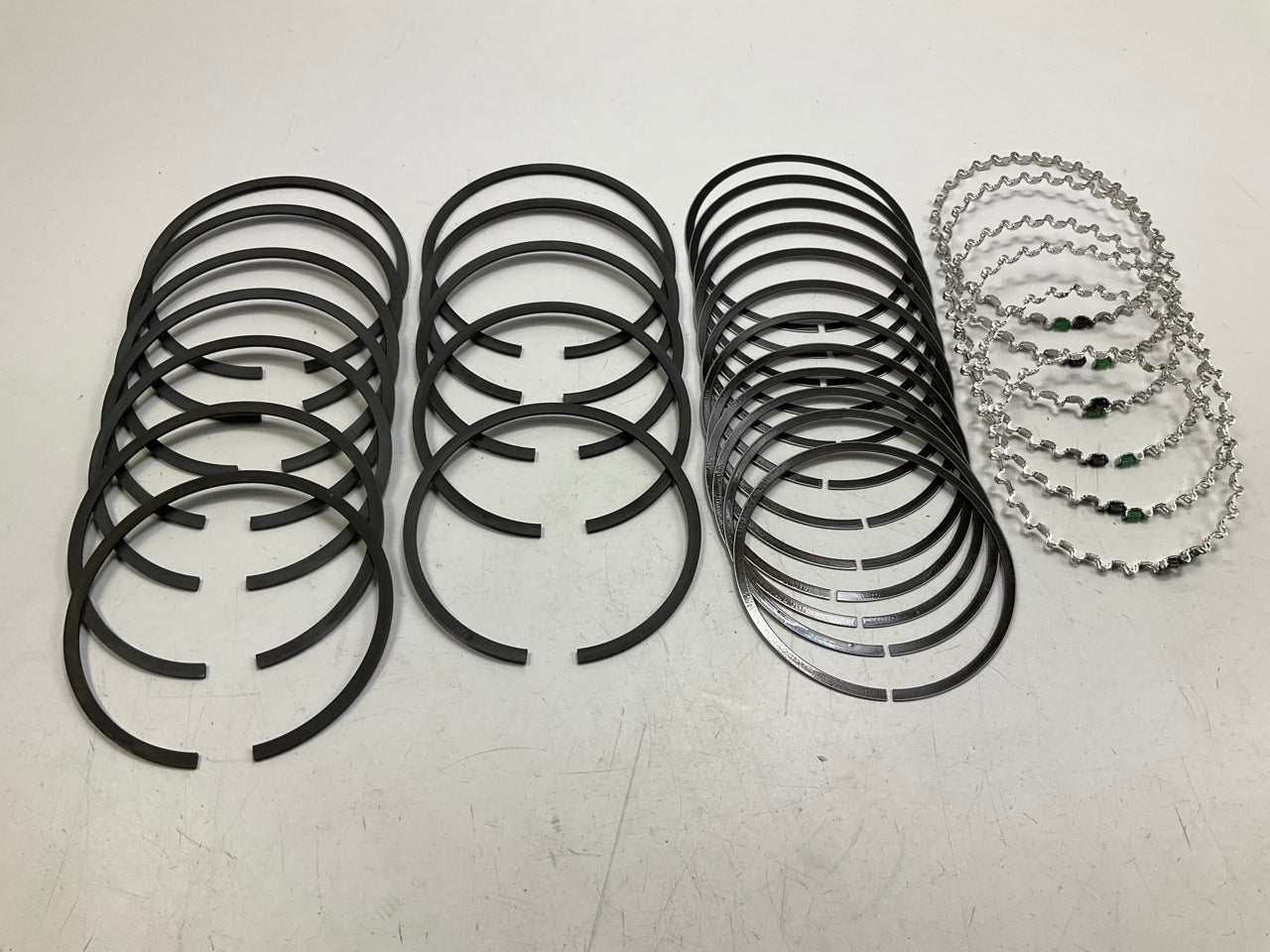 NEW - UNBOXED E369K-030 Engine Piston Rings .030'' 1975-1990 Buick 3.8L-V6
