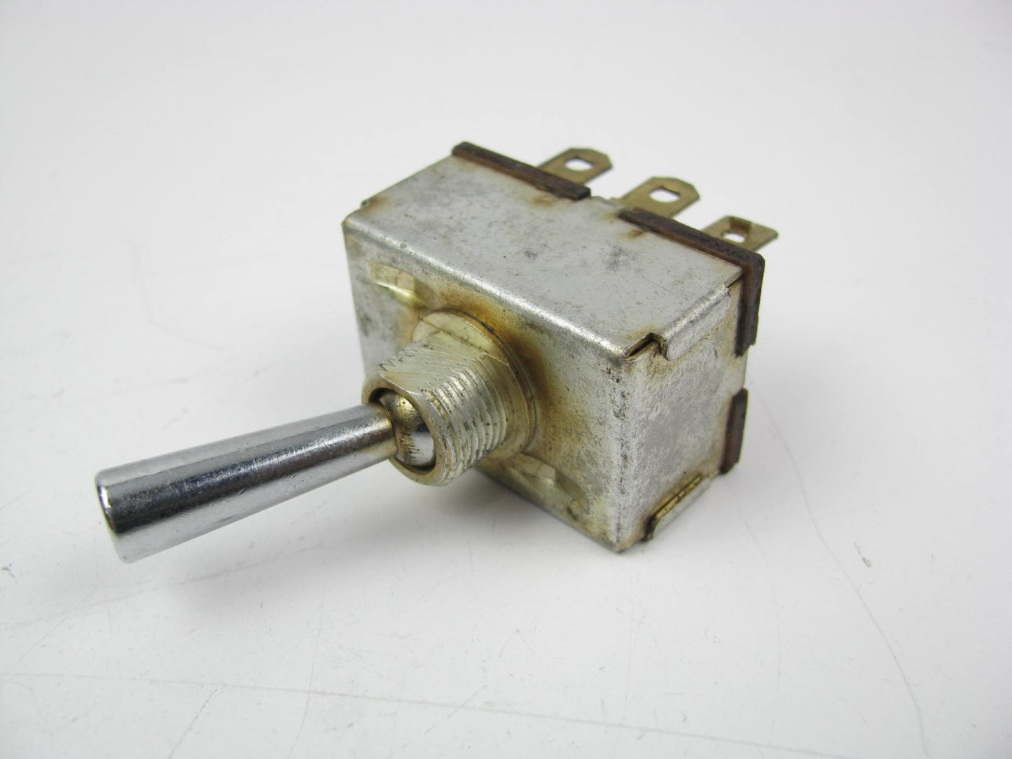 NEW - OUT OF BOX - GENUINE OEM Ford E3HT-15443-AA 3-terminal Toggle Switch H.D.